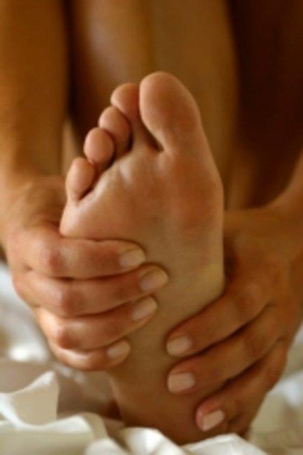 17.Esnekliinizi artrmak ve arlarnz azaltmak iin snger bir silindirle bacak ve ayaklarnza masaj yapn.