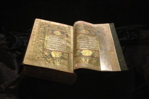 Sz konusu serginin Trkiye'de bir ilk olduunu vurgulayan zcan, Cihan'a yapt aklamada serginin oluma fikri ve eserlerin zelliklerini yle aktard