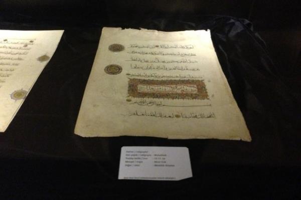 Sergide, Allah'n 99 isminden mlhem olarak 99 adet el yazmas Kuran- Kerim yer alyor. Serginin alnda konuan Yldz Holding Ynetim Kurulu Bakan Yardmcs Ali lker, unlar syledi