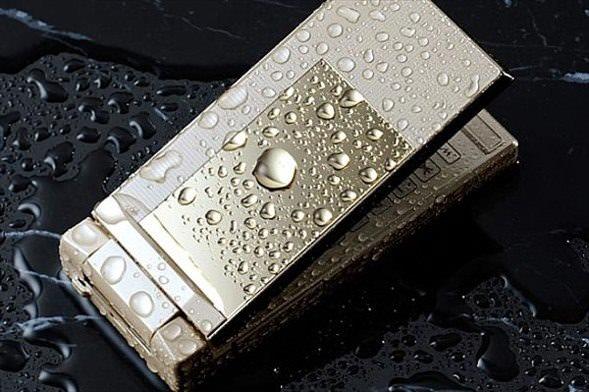 Suya ve paslanmaya dayan�kl� cep telefonu