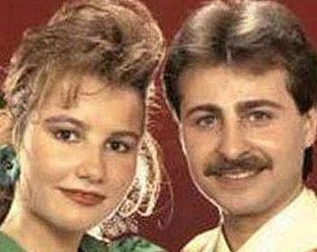 Deniz Seki, hen�z 20'li ya�lar�n�n ba��ndayken Turhan Ba�arano�lu ile evlendi.