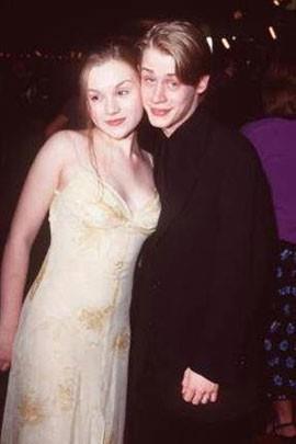 Evde Tek Ba��na serisiyle �nlenen Macaulay Culkin 17 ya��ndayken ya��t� olan Rachel Miner ile evlendi. Ancak �iftin evlili�i uzun s�rmedi.