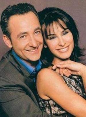 Mehmet Aslantu� e�i Arzum Onan ile evlendi�inde 35 ya��ndayd�. Arzum Onan ise hen�z 23 ya��ndayd�.