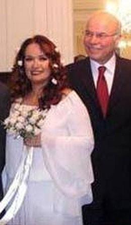 Ar olgunluk �a��nda ise Ercan Karaka� ile evlendi.