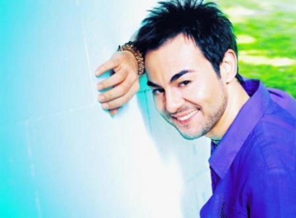 Bilkent �niversitesi Amerikan Dili ve Edebiyat� B�l�m�'nde okudu