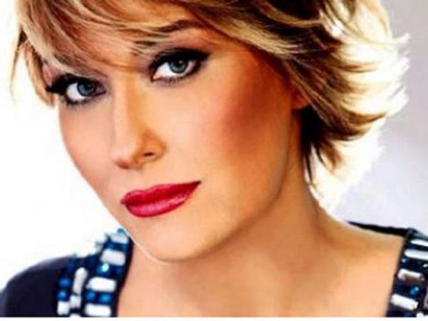 Bo�azi�i �niversitesi Ekonomi B�l�m� mezunu. Birsel, New York Columbia �niversitesi'nde sinema �zerine master yapt�