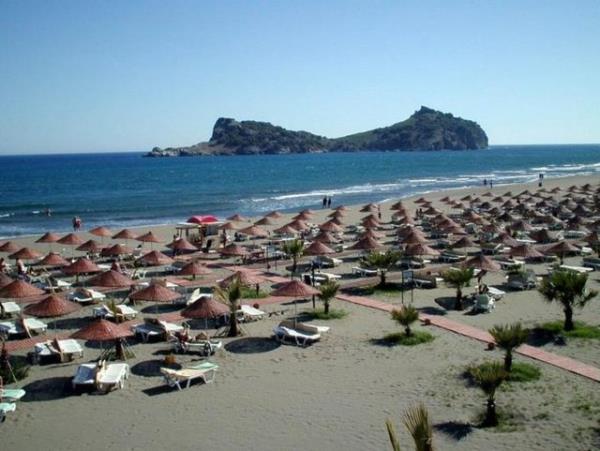 Sargerme  <br>Yln hi bir mevsiminde 7 derecenin altna dmeyen scakl ile dikkat eken Sargerme yaz aylarnda farkl bir havaya brnyor.Blge tatil ky, otel, pansiyon bakmndan olduka yksek yatak kapasitesine sahip.