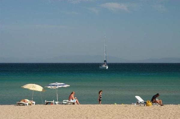 Didim<br>  Plajlaryla yazlk ve tatilcilerin gzde mekan olarak bilinen Didim altn renkli kumlar ve s denizleri ile dikkat ekiyor.