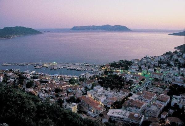 Ka  <br>Likya'nn nemli kentlerinden olan Ka, ileyi evreleyen Antik dneme ait kentler ve tarihsel deerlerle doyumsuz bir kltr cenneti.