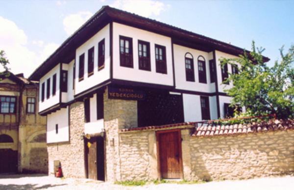 Anadolu'nun btn gzel evleri Karabk'e bal bir Karadeniz kasabas olan Safranbolu, klasik Osmanl kent mimarisini yanstan evleriyle tannyor. Trkiye'de 'Dnya Miras Listesi'nde yer alan 9 kltrel varlktan biri...