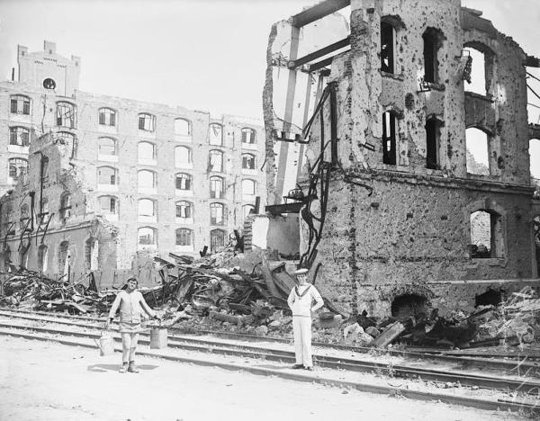6 Eyll 1917'de yaanan patlamann izleri igal yllarnda da silinmemi. (Haydarpaa)