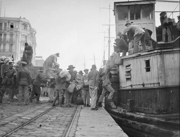 gal kuvvetlerinin stanbul'da ilk yapt ilerden biri tutuklu/esir ngiliz vatandalarn serbest brakmak olur