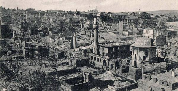 Yaklak 1500 binann kl olduu rr Yangn sonras Kadnlar Pazar (1908. Fatih)