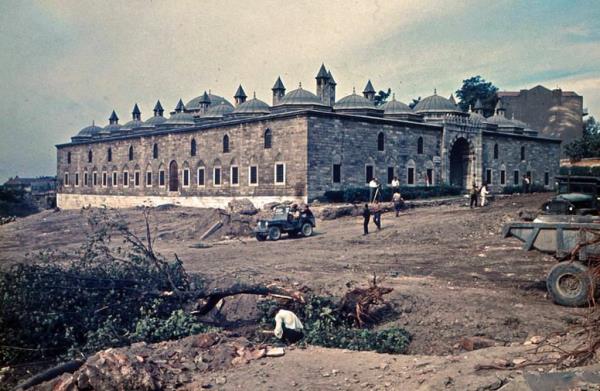 Beyazt Meydan dzenleme almalar (1957)