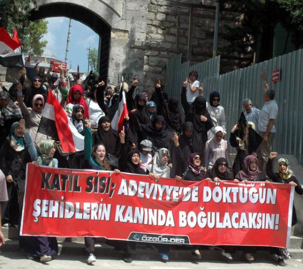 stanbul ve Ankara bata olmak zere Trkiye'nin drt bir yannda, Msr'da ordunun Rabiatul Adeviyye meydanndaki darbe kartlarna yapt kanl saldr protesto ediliyor...