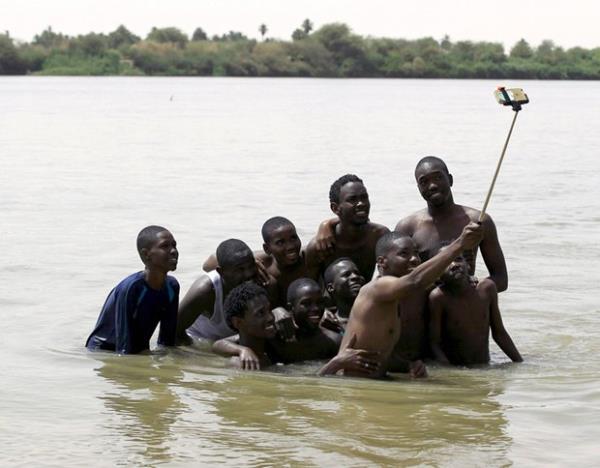 Nil Nehri'nde selfie eken genler-  Sudan