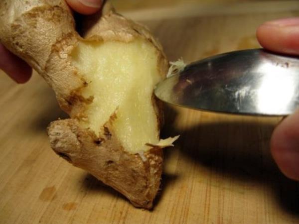 Zencefili soymak iin kak kullanabilirsiniz.