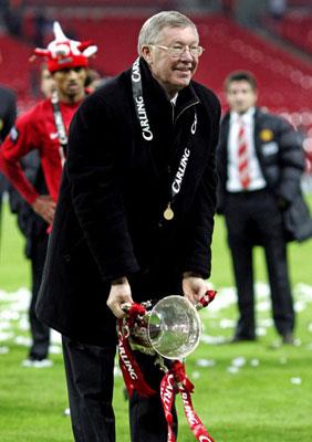 Bu zaferin ard�ndan �ahlanan ManU, bir sonraki sezon Barcelona'y� finalde ma�lup edip Avrupa Kupa Galipleri Kupas�'n� m�zesine g�t�rd�.