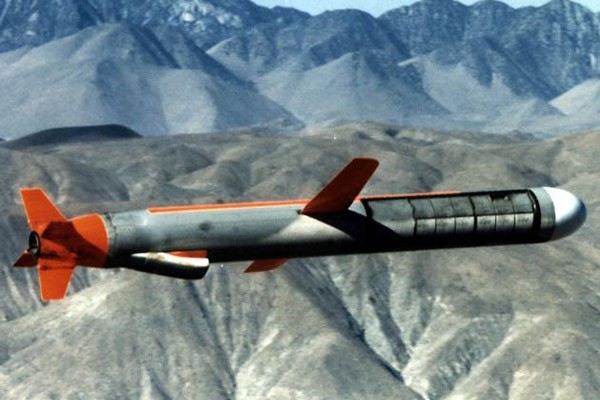 <p><b>4. Raytheon</b></p>  ABD'li irketin 2012 cirosu 22,7 milyar dolar.