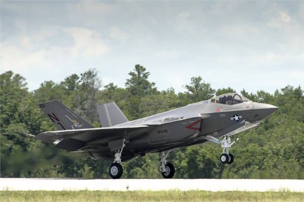 <p><b>1. Lockheed Martin</b></p>  Listenin en tepesinde ABD'li Lockheed Martin yer alyor. irketin 2012 cirosu 44,9 milyar dolar