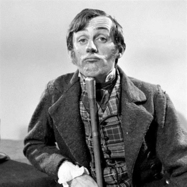 Charles Dickens, uykusuzluk hastalna yakalanmt. Sadece yzn kuzeye dnerse uyuyabileceine inanyordu.