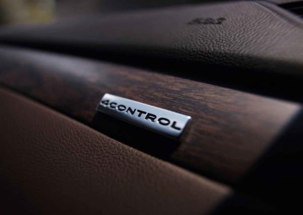 Renault tasarm kodlarn tayan gsterili, zarif hatlara sahip tasarm  Etkileyici ve geni i mekan.