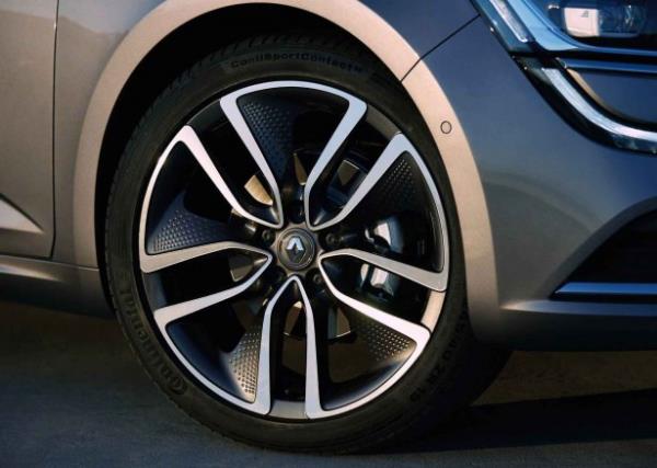 Talisman, otomobilin gl karakteri ve yayd enerjiyi vurgulayan karizmatik bir isim