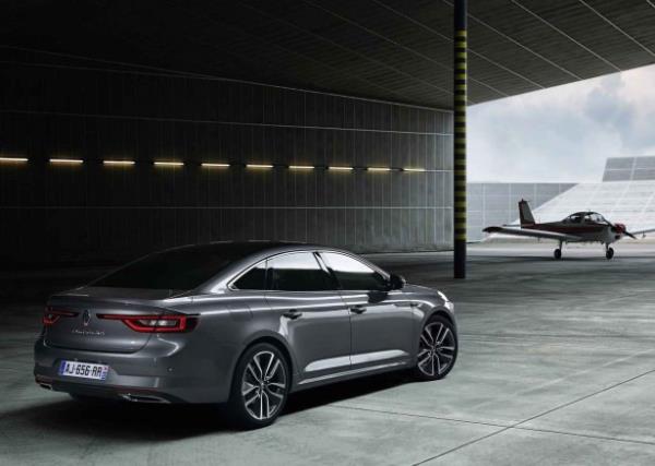 Snfnn en iyileri arasnda yer alan n ve arka yolcu alan   Snfnda en yksek seviyede zelliklere sahip koltuklar