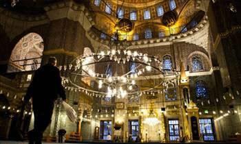 Bunun zerine elebi, Mimar Sinan'n anlattklarn yazmaya balar ve kk bir kitap ortaya kar.