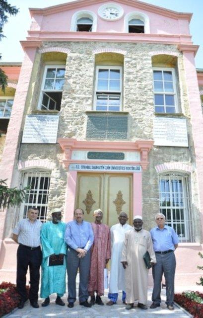 stanbul Sabahattin Zaim niversitesi  <br>lk 100&#8217;e girenlere ayda 2 bin 500 TL, 101 ile 500&#8217;e 2 bin TL, 501-bine bin 500 TL, bin 1-2 bine bin TL.