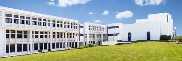 Lefke Avrupa niversitesi  <br>lk bine lap top, aylk 500 dolar, cretsiz konaklama, ders kitaplar ve ylda iki kez Trkiye&#8217;ye gidi dn bileti.