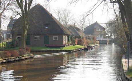 2620 kiinin yaad bu kasabada 50 kk ahap kpr bulunuyor.