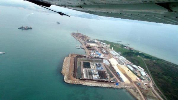 stanbul-zmir arasn 3.5 saate indirecek Gebze - Orhangazi-zmir Otoyolu'nun zmit Krfez Gei Kprs'nn denizdeki ayaklar tamamland.