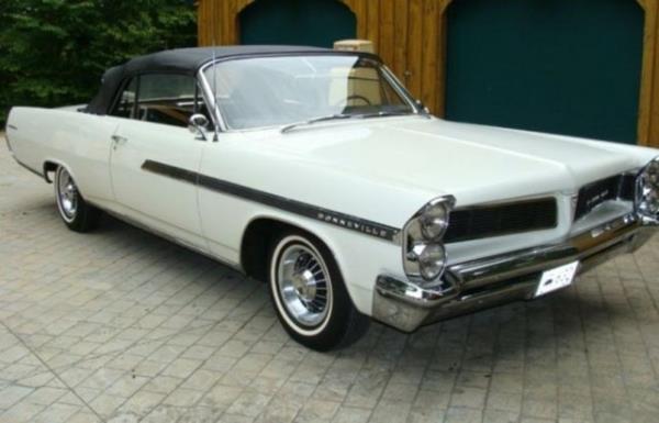 Pontiac Catalina, 8 silindir bir motora sahipti ve saatte 200 km hz yapabiliyordu.
