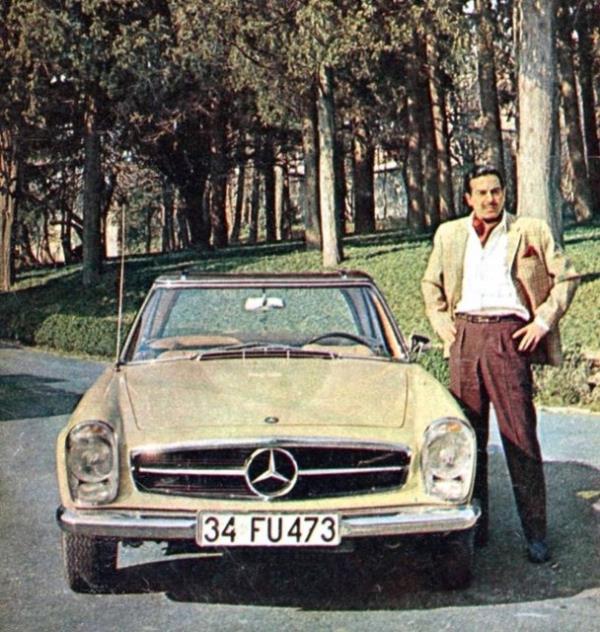 Ayhan IIK (1929 - 1979)<br>  1966 ylnda Ayhan IIK, 140.000 TL&#8217;ye satn ald, &#8220;34 FU 473&#8221; plakal, 1966 model Mercedes 230 SL&#8217;ye sahipti.
