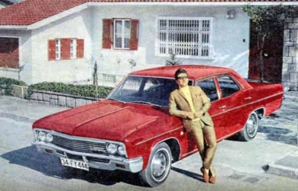 Zeki MREN (1931 - 1996)<br>  1966 ylnda Zeki MREN, 105.000 TL&#8217;ye satn ald, &#8220;34 FY 444&#8221; plakal, 1966 model Chevrolet Impala&#8217;ya sahipti.