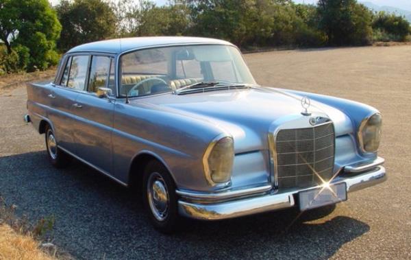 1966 ylnda zzet GNAY, 90.000 TL&#8217;ye satn ald, &#8220;34 FR 222&#8221; plakal, 1963 model Mercedes 220S&#8217;ye sahipti.