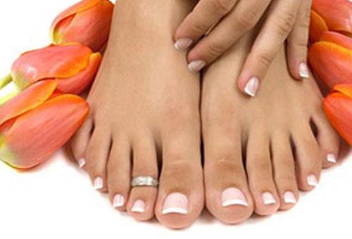 Adaay yapraklar da kokuyu engelleyici zellie sahip. Bunun iin adaay yapraklarn bir gece nceden kullanacanz ayakkabnzn iine koyabilirsiniz.