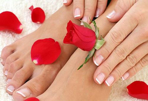 Ne kadar da utandrc ve can skc bir problemdir ayak kokusu. En temiz olanlarmzda bile olabilir. Dermatoloji Uzman Dr. Selda Yldrm, ayak kokusundan kurtulmann pf noktalarn anlatt.  (Cosmopolitan)