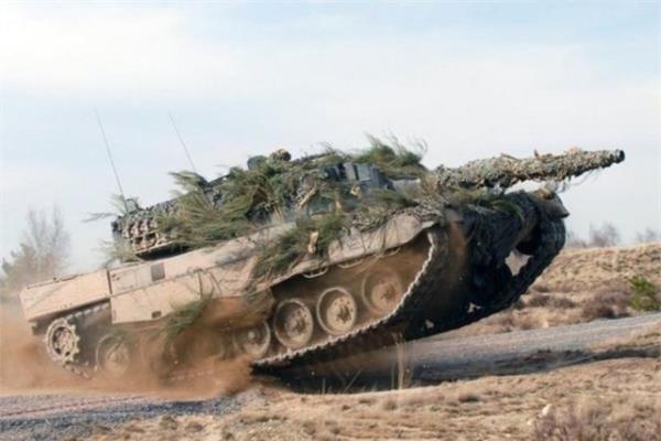 7. Almanya<br>  2. Dnya Sava sonrasnda sava kart olan Almanya'nn yalnzca savunmaya ynelik bir ordu kurmasna izin verilmiti.