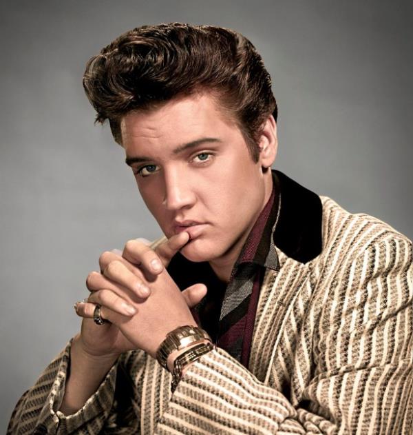Rock'n Roll'un kral olarak tannan Elvis Presley lise yllarndan beri salarn koyu renge boyuyordu; ama aslnda sarnd.