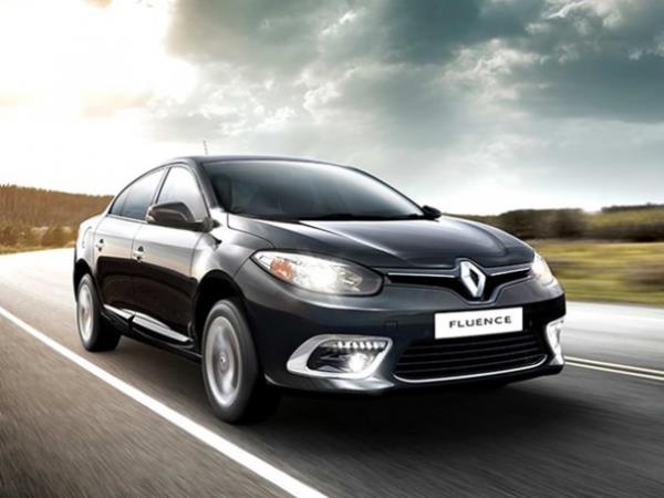 Renault  <br>  Ayr�ca t�zel ve serbest meslek sahibi ger�ek ki�i m��teriler i�in pe�inats�z kredi, yani ara� bedelinin y�zde 100’�ne kadar kredi kullanma imkan� sunuluyor. Nakit al�mlarda Clio HB’de 2.000TL, Symbol ve Clio Sport Tourer’da 1.000TL, Fluence ve Megane HB’de 2.500 TL, Captur’de 4.000 TL tutar�nda indirimler bulunuyo