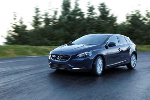 Volvo  <br>  Y�l sonuna kadar s�n�rl� say�daki Volvo V40 1.6 D2 Powershift (1.6 dizel otomatik) 84.280 TL yerine 80.850 TL’den, S60 D2 Powershift (1.6 dizel otomatik) 105.640 TL yerine 102.200 TL’den, XC60 Yeni D4 (dizel otomatik) ise 172.280 TL yerine 163.300 TL’den sat�l�yor.