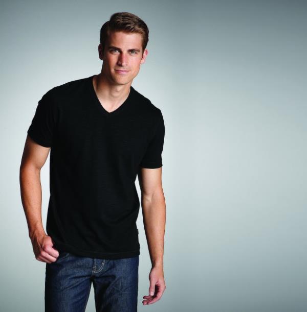 KOYU RENK GYNMEYN!<br>Sivrisinein koyu renk kyafetlere daha ok geldiini biliyor muydunuz? Eer sivrisinekleri, bir nebze daha kendinizden uzaklatrmak istiyorsanz odanzn bir kesine koyu renkli kyafetleri asn.