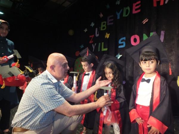 Mu - Malazgirt Jandarma Komutan Binba Arslan Kulaksz ei ve kzyla beraber otomobilinde silahl saldrya urad.