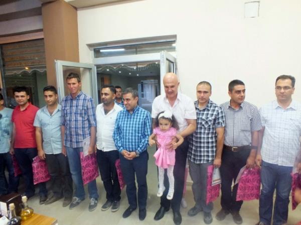 le Jandarma Garnizon Komutan le Garnizon Komutan Jandarma Binba Arslan Kulaksz, ei ve kz ile birlikte mesai bitiminde evlerine gittikleri sra otomobili arza yapt.