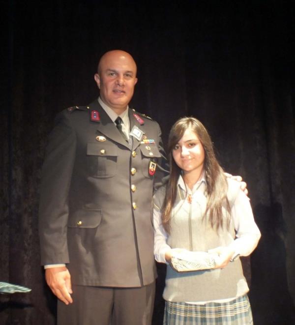 Jandarma Komutan Kulaksz ehit olurken, kz hafif yaralarla saldrdan kurtuldu.