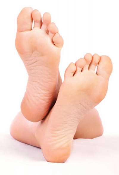 Parmanz sktrdysanz ya da ayak parmanz arptysanz...<br>  Parmanz dik tutup zerine skca bastrn. Bu, arnzn azalmasn salayacaktr.