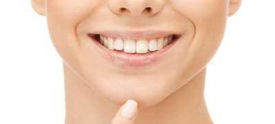 enenizde tylenme problemi yayorsanz...  enenize ince bir tabaka vazelin uygulayn ve zerine likit bir kapatc pudra uygulayn. Yalnz bu ilemi yaparken alkolsz rnler kullanmaya dikkat edin. nk alkoll rnler cildinizi tahri edebilir.