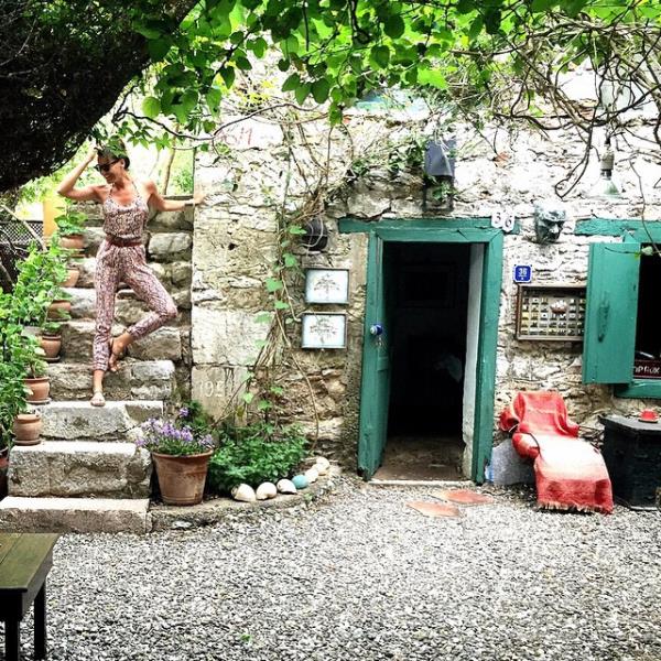 Yaz denilince akla ilk gelen isimlerden Eda Tapnar, deniz ve gne sezonunu at.